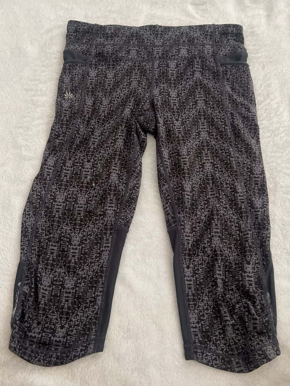 Athleta Be Free Knicker Size S Gray Patterned Capri Leggings